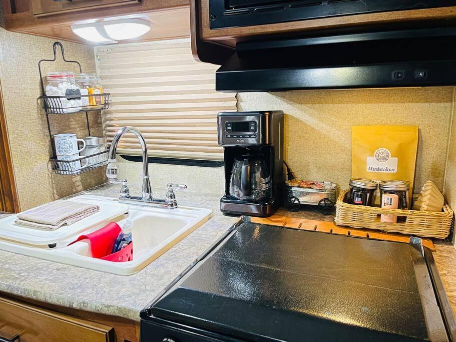 Secluded Rv With Private Hot Tub Apartment Rutherfordton ภายนอก รูปภาพ